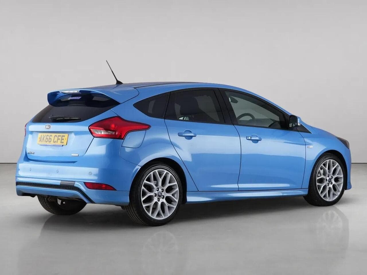 Ford Focus thumbnail Rear Right