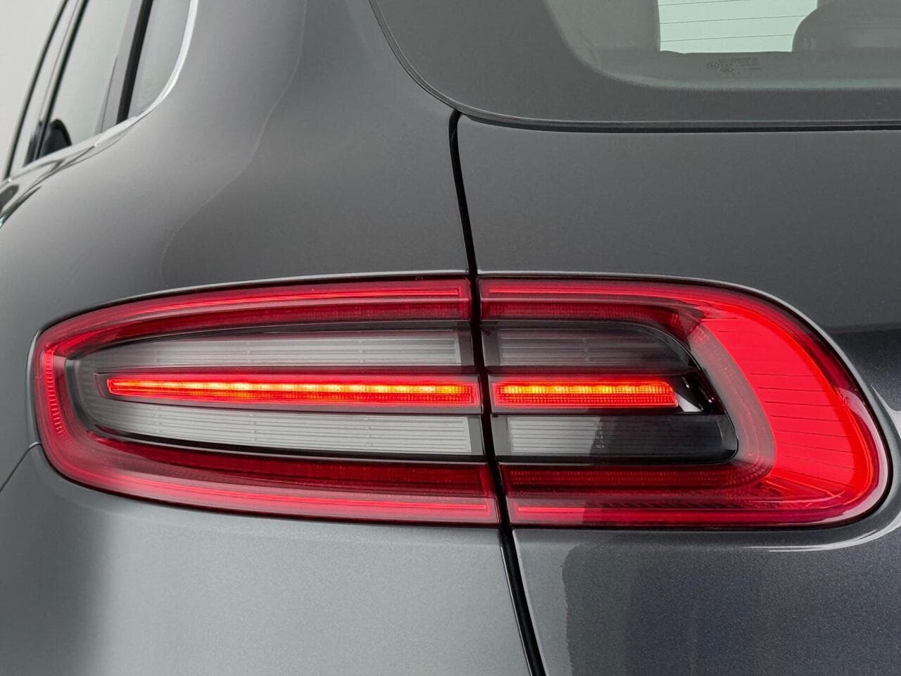 Porsche Macan thumbnail Lights Rear