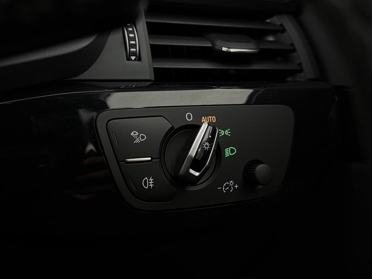 Audi A5 Cabriolet thumbnail Misc Controls