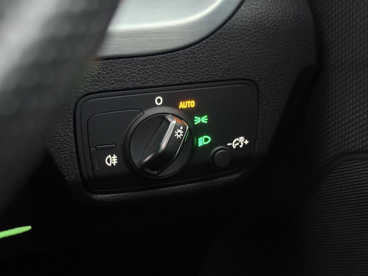 Audi Q2 thumbnail Misc Controls