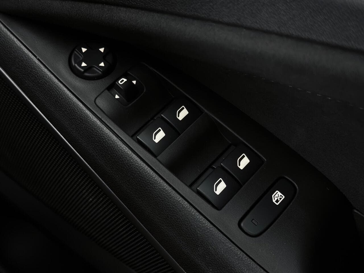 Vauxhall Crossland thumbnail Misc Controls