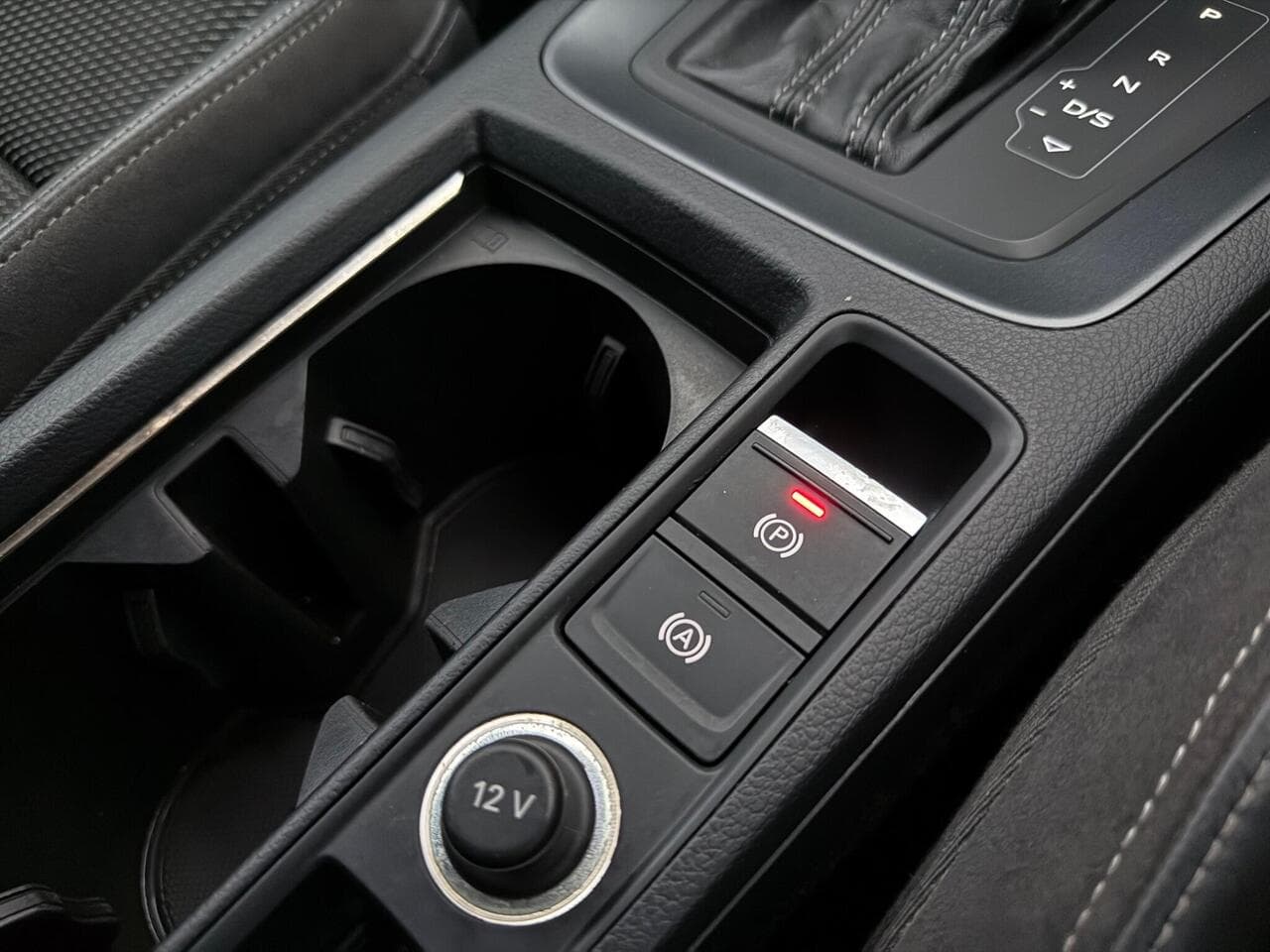 Audi Q3 thumbnail Interior Front