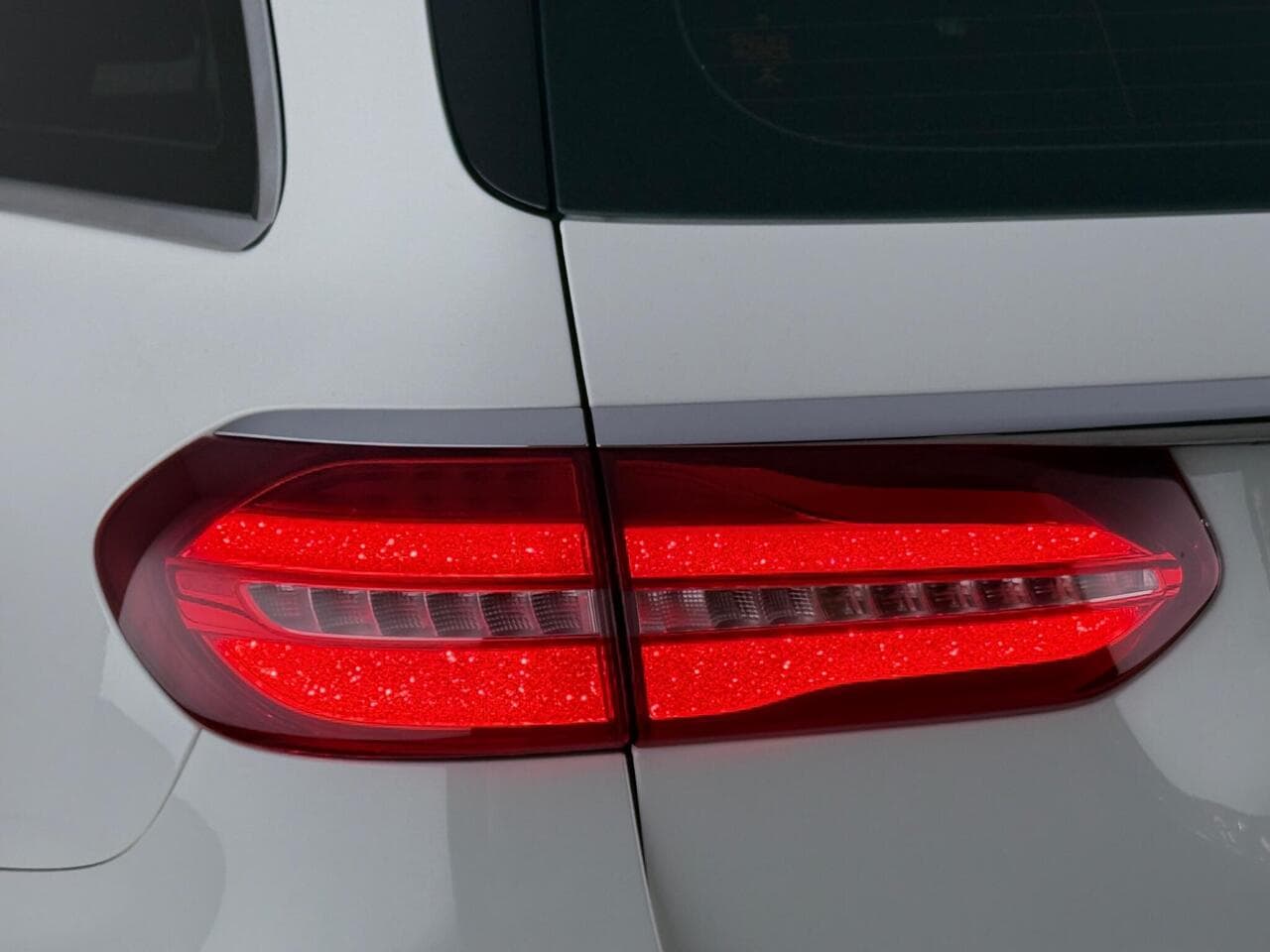 Mercedes-Benz E Class thumbnail Lights Rear