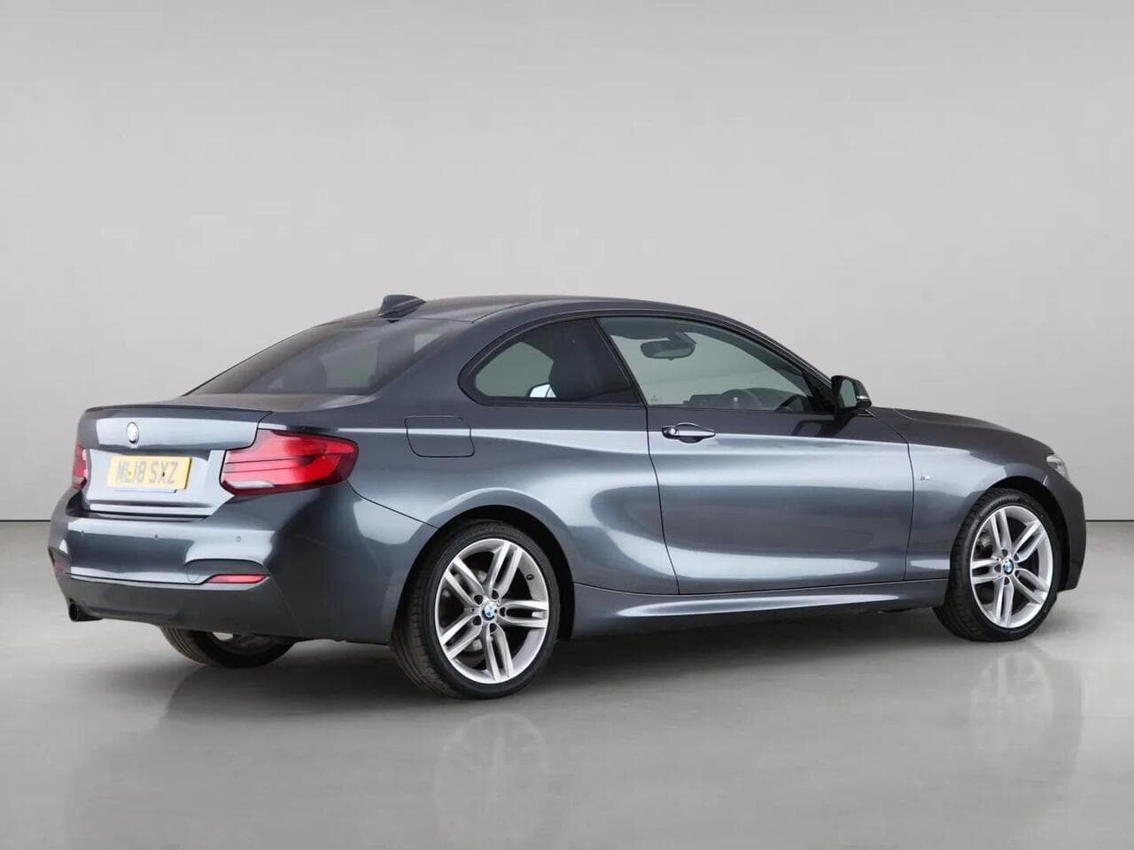 BMW 2 Series thumbnail Rear Right