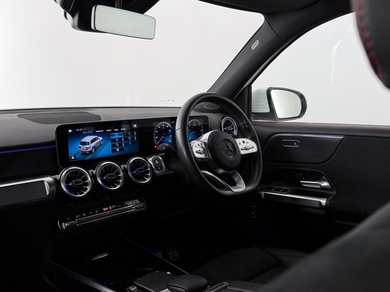 Mercedes-Benz GLB thumbnail Interior Front