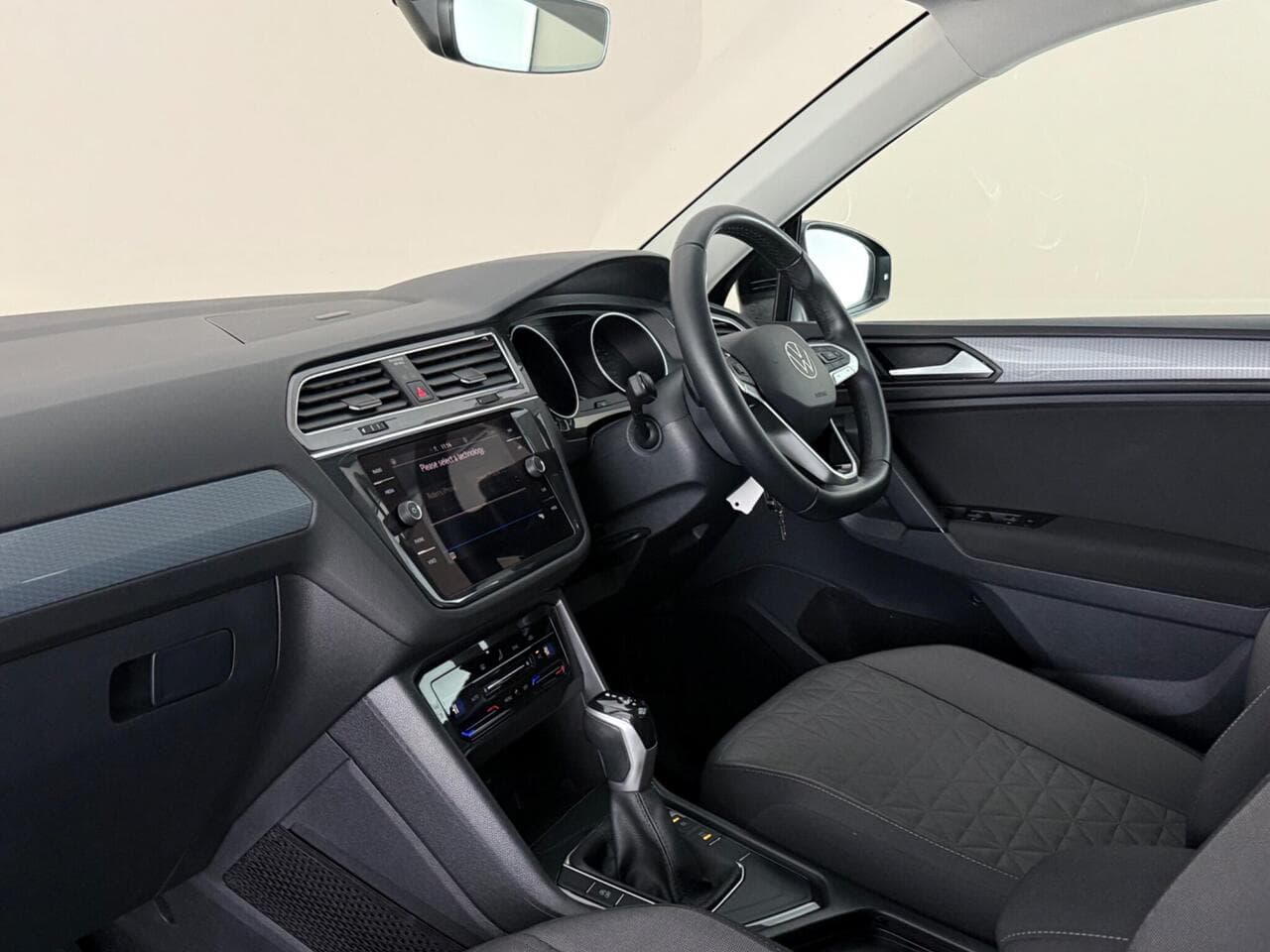 Volkswagen Tiguan thumbnail Interior Front