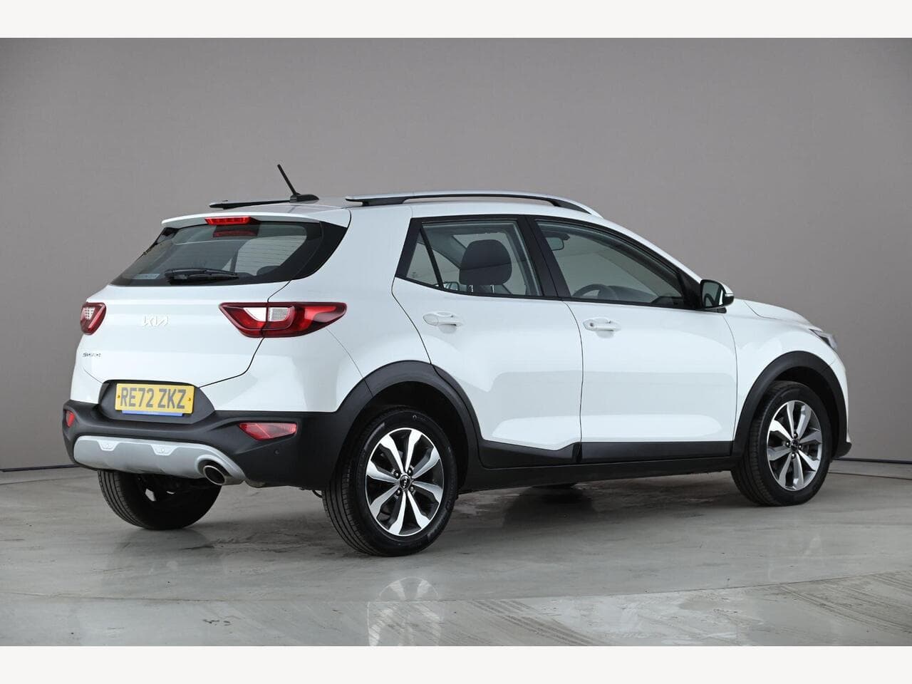 Kia Stonic thumbnail Rear Right