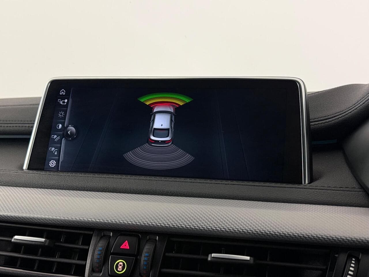 BMW X6 thumbnail Infotainment System