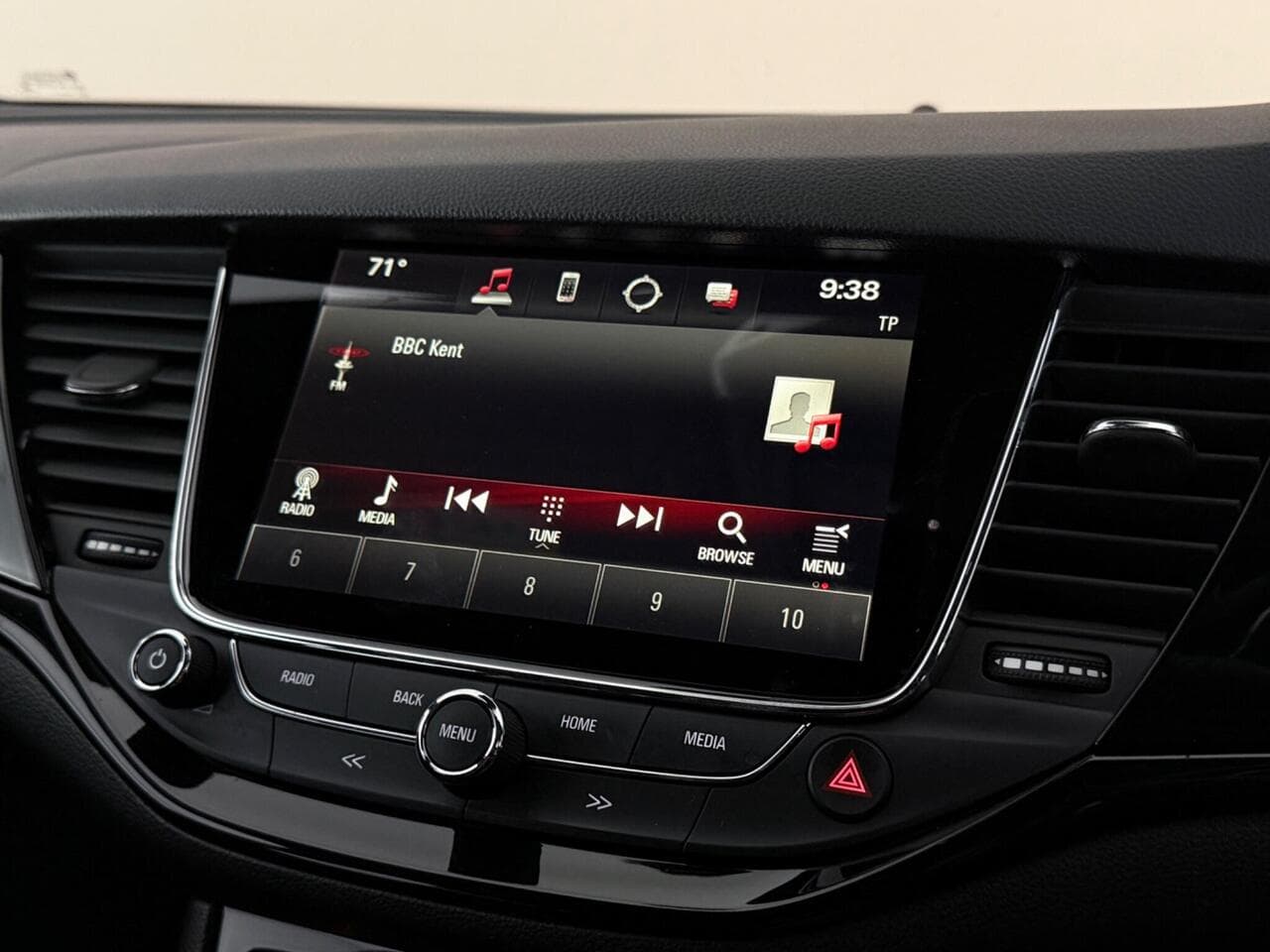 Vauxhall Astra thumbnail Infotainment System