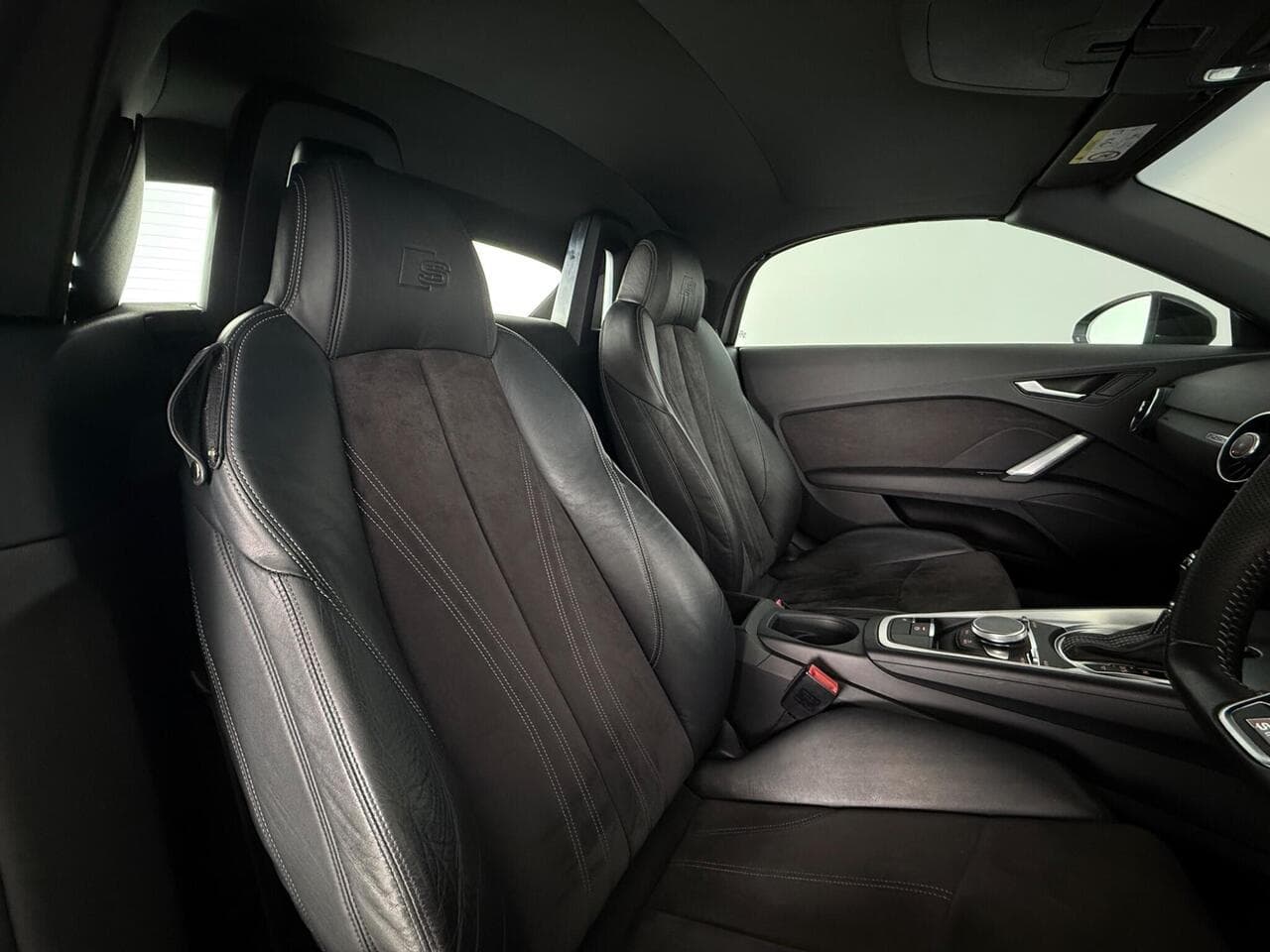 Audi TT thumbnail Seat Driver