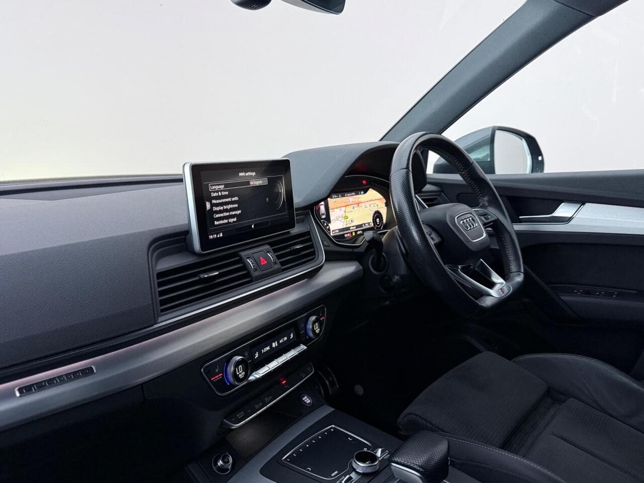 Audi Q5 thumbnail Interior Front