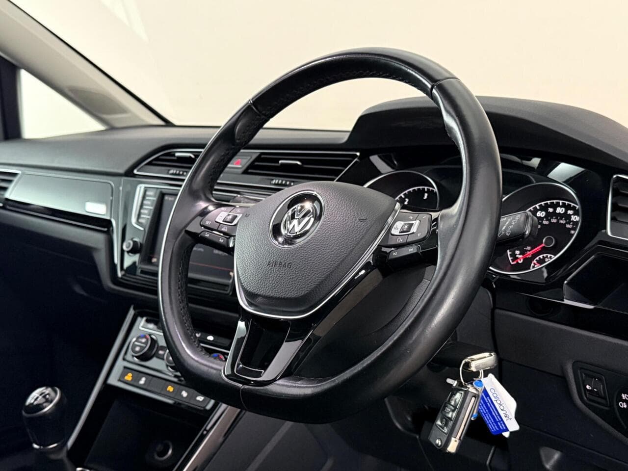 Volkswagen Touran thumbnail Interior Front