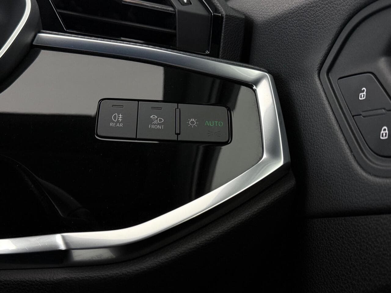 Audi Q3 thumbnail Misc Controls