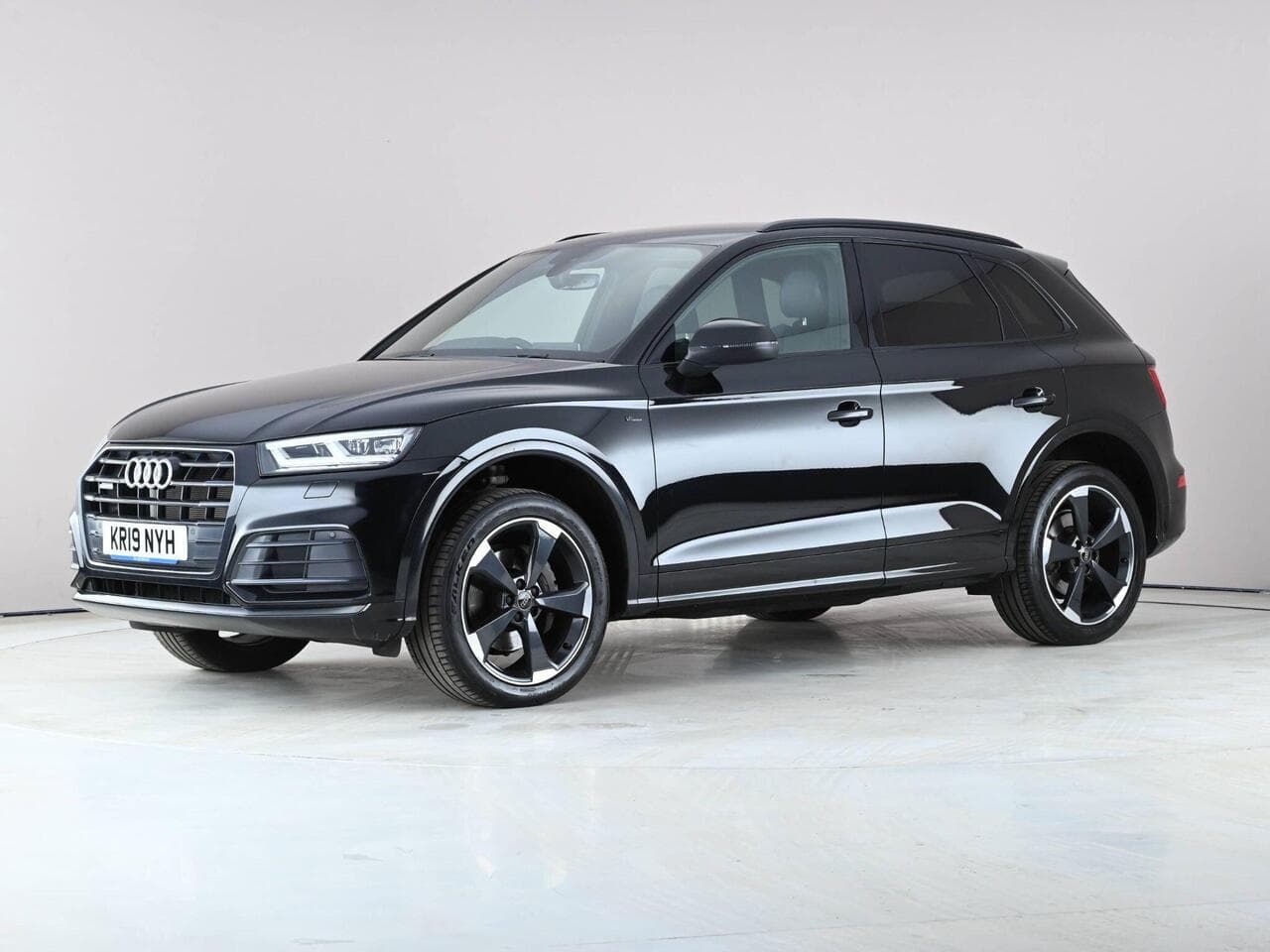 Audi Q5 thumbnail Front Left