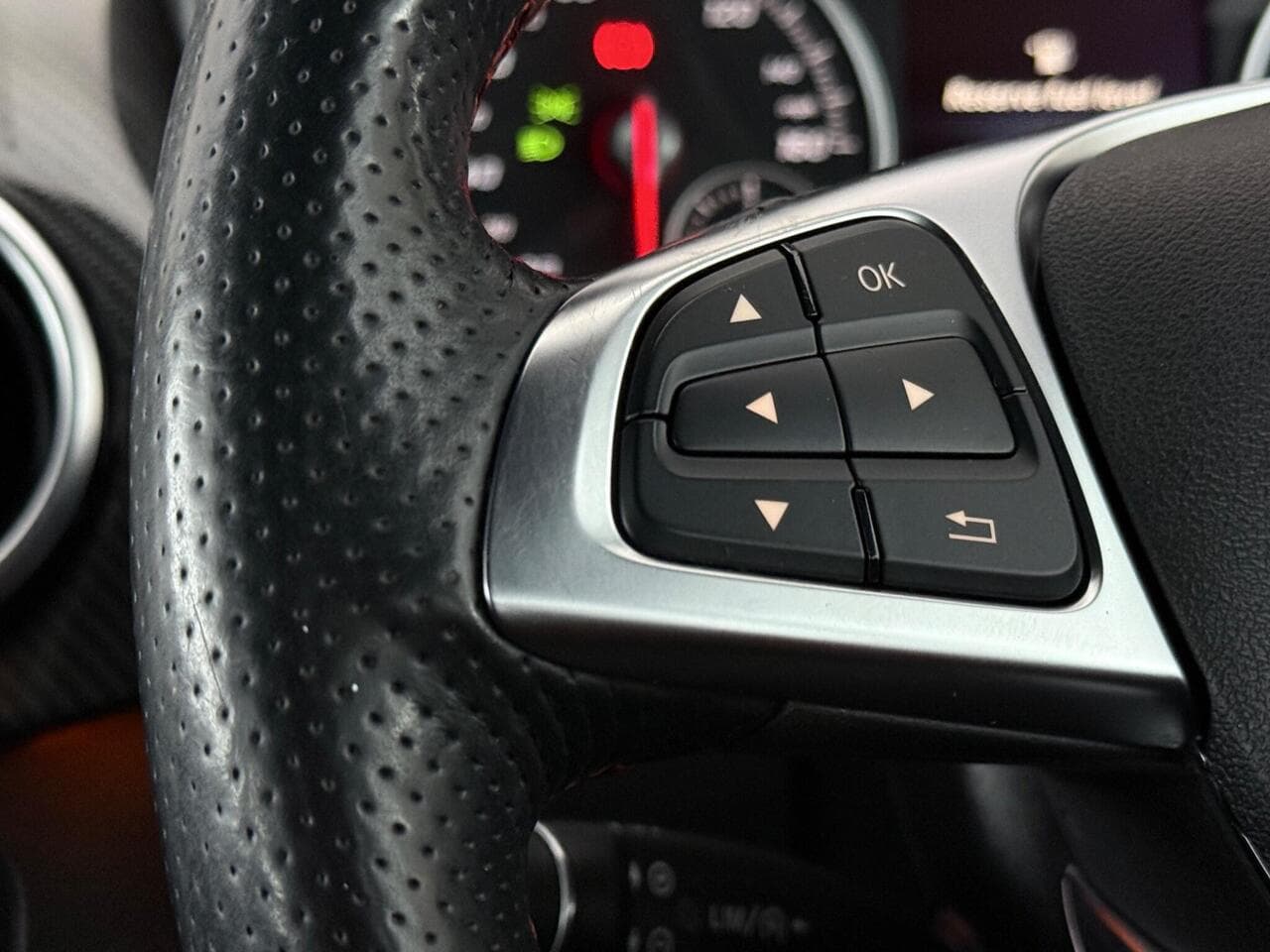 Mercedes-Benz B Class thumbnail Misc Controls