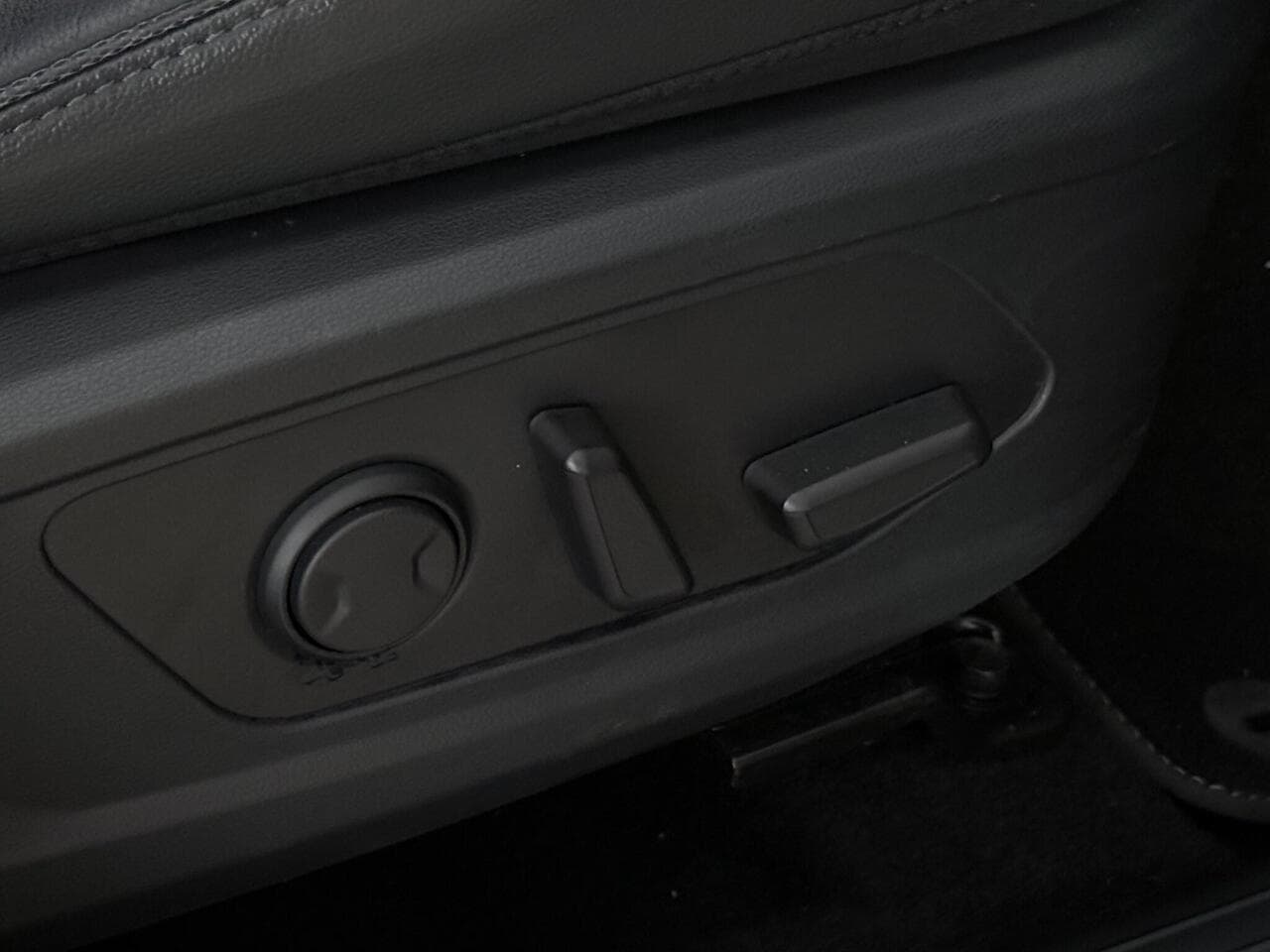 Hyundai TUCSON thumbnail Misc Controls