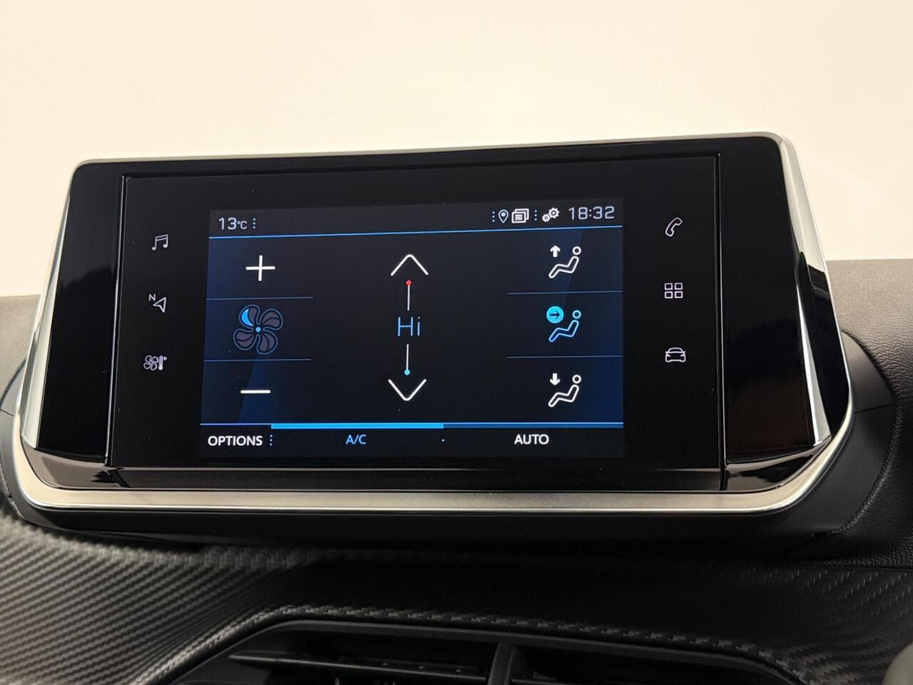Peugeot 208 thumbnail Infotainment System