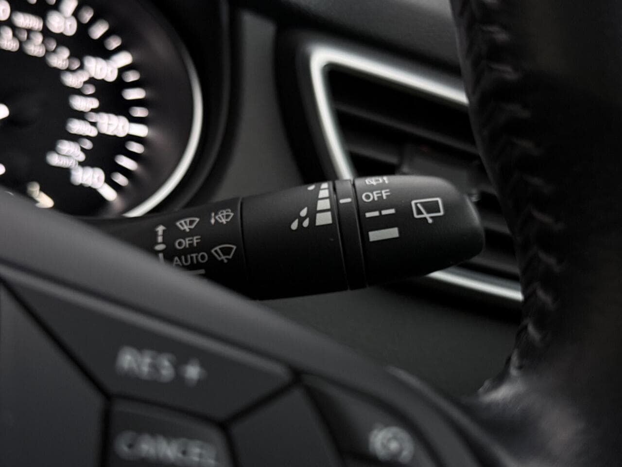 Nissan Qashqai thumbnail Misc Controls