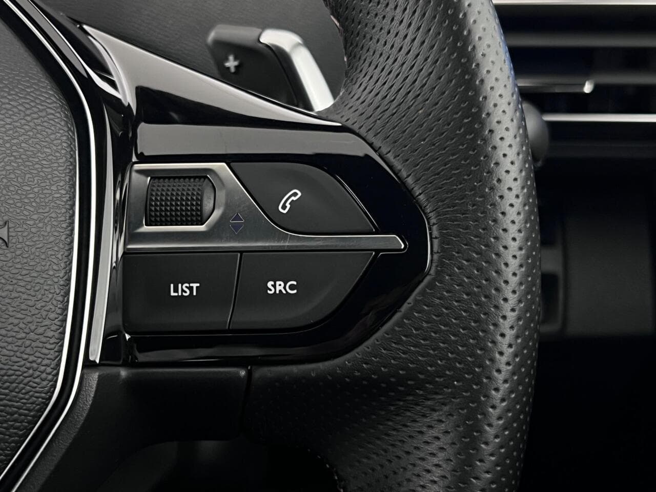 Peugeot 3008 thumbnail Misc Controls
