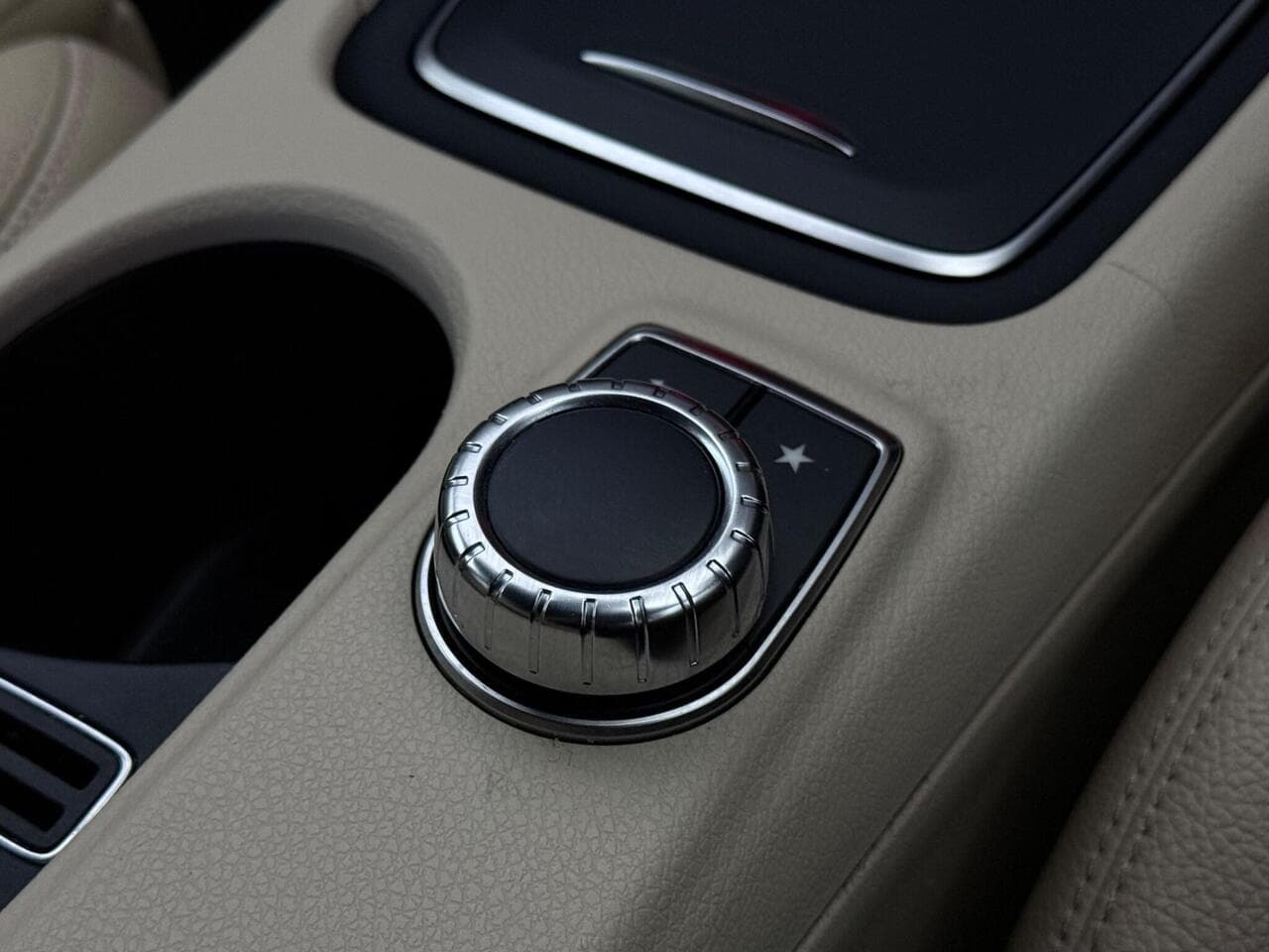 Mercedes-Benz GLA thumbnail Misc Controls