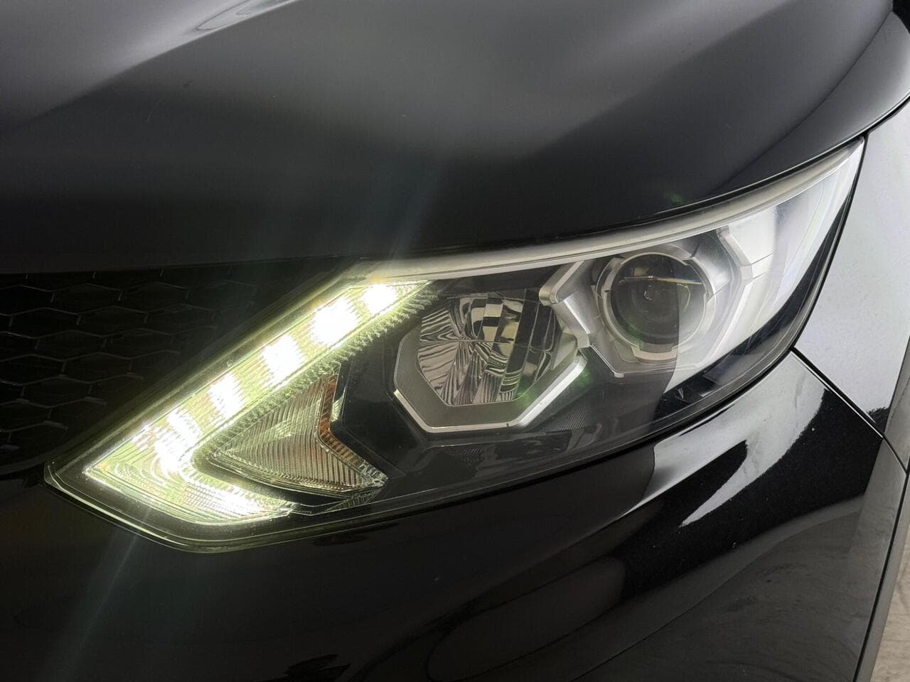 Nissan Qashqai thumbnail Lights Front