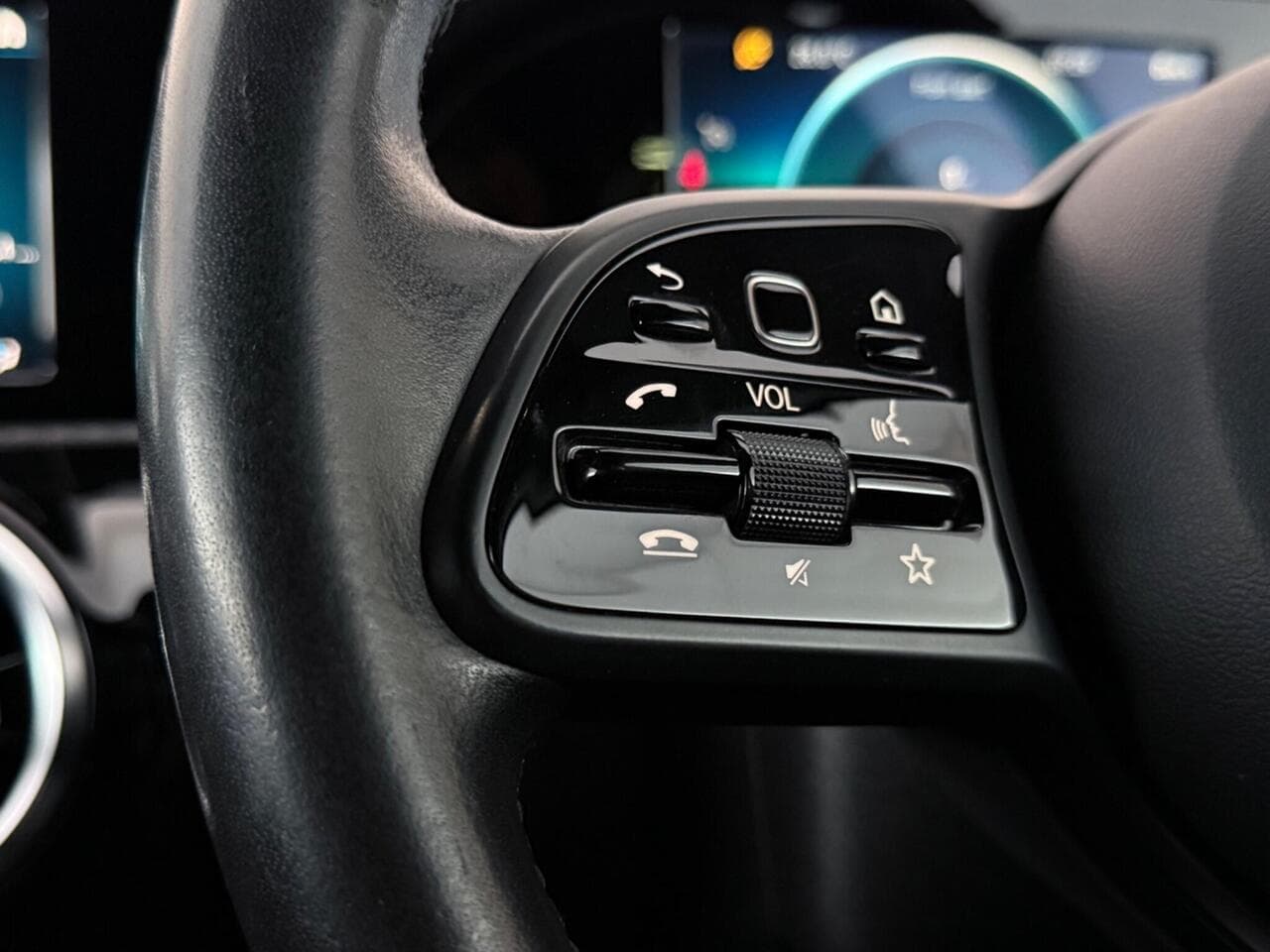 Mercedes-Benz A Class thumbnail Misc Controls