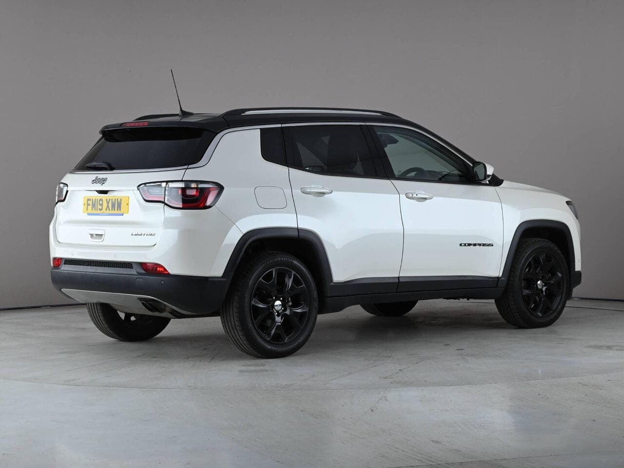 Jeep Compass thumbnail Rear Right