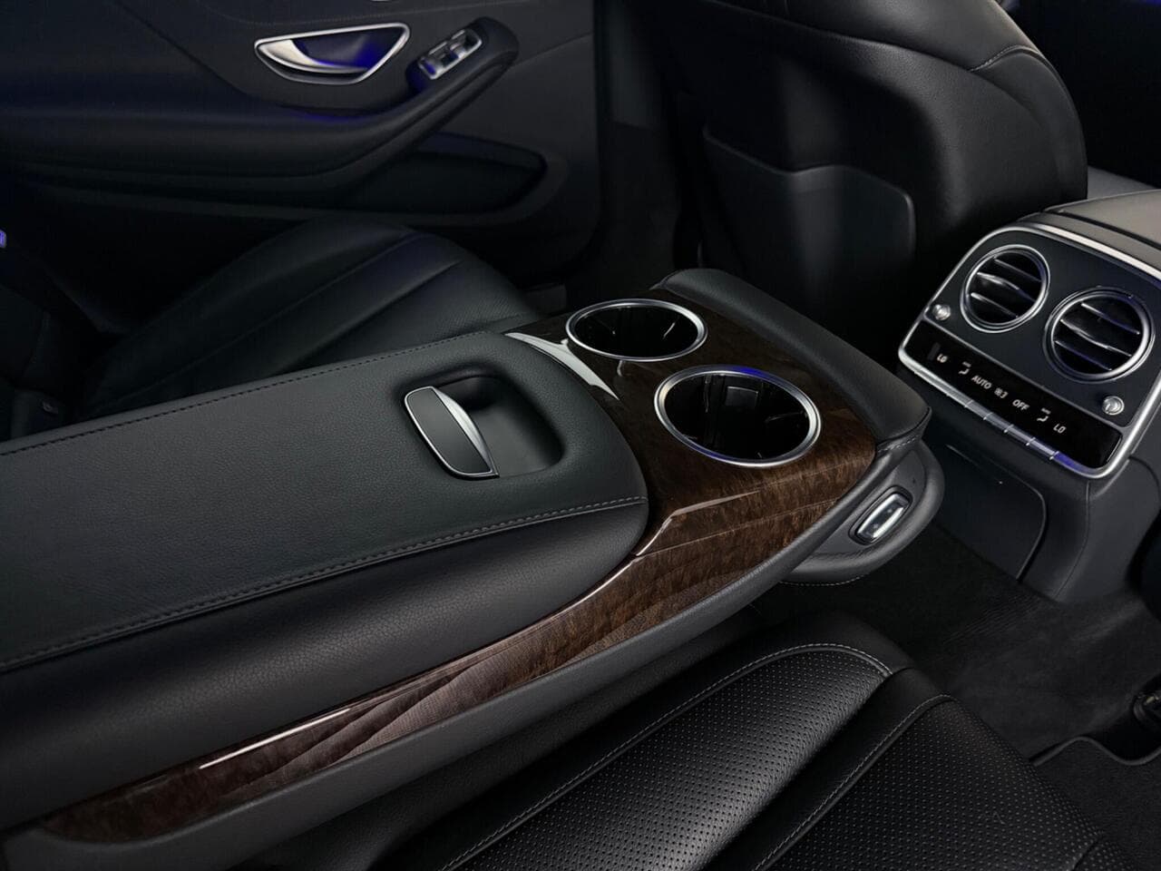 Mercedes-Benz S Class thumbnail Interior Front