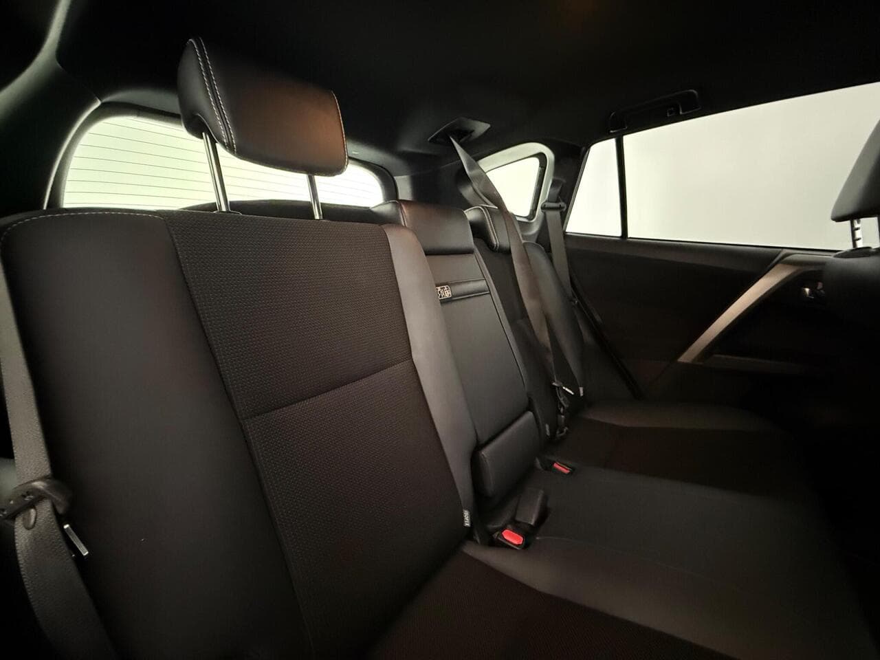 Toyota RAV4 thumbnail Seats Rear