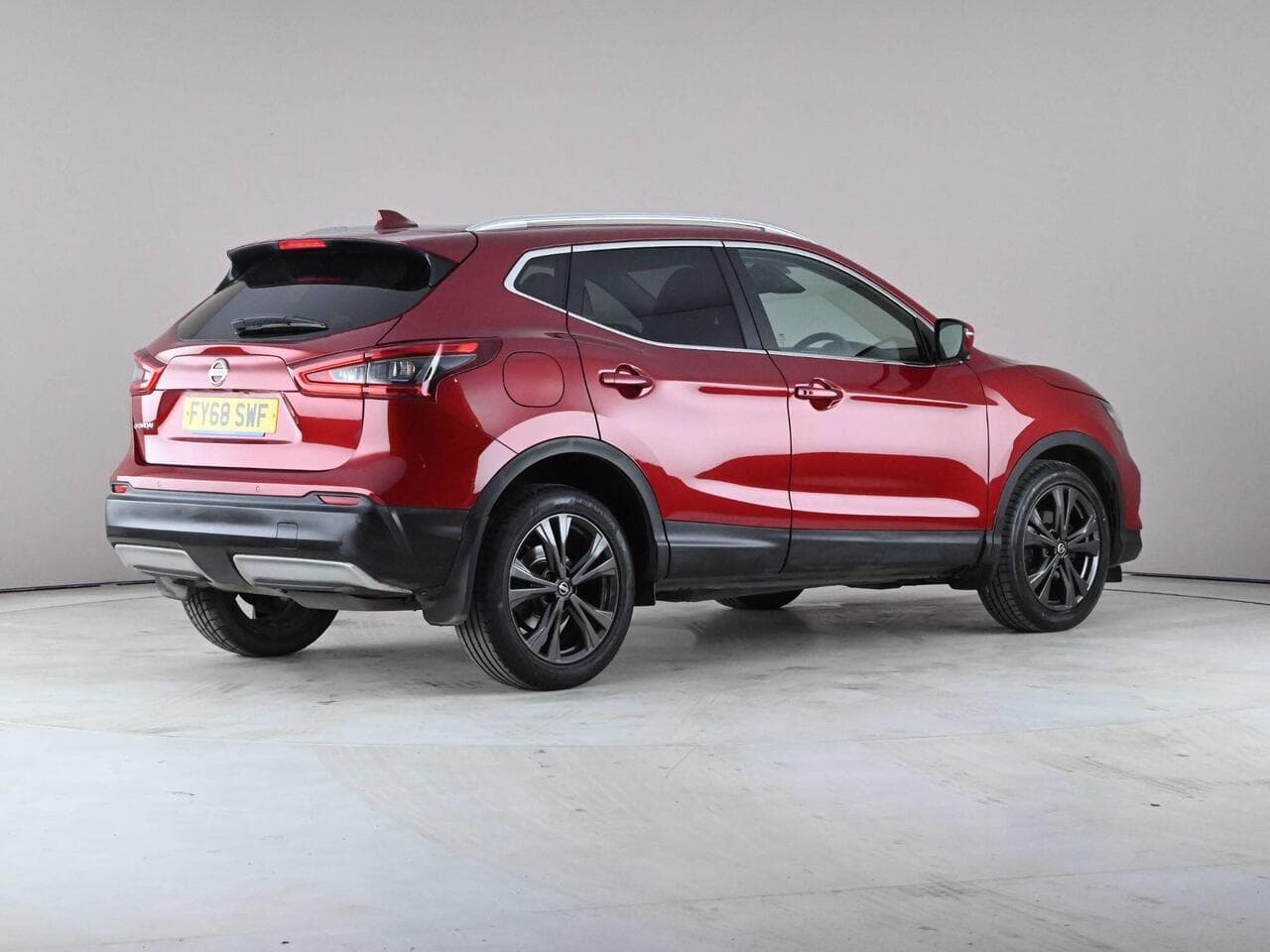 Nissan Qashqai thumbnail Front Right