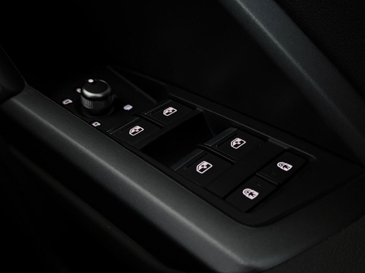 Audi Q3 thumbnail Misc Controls