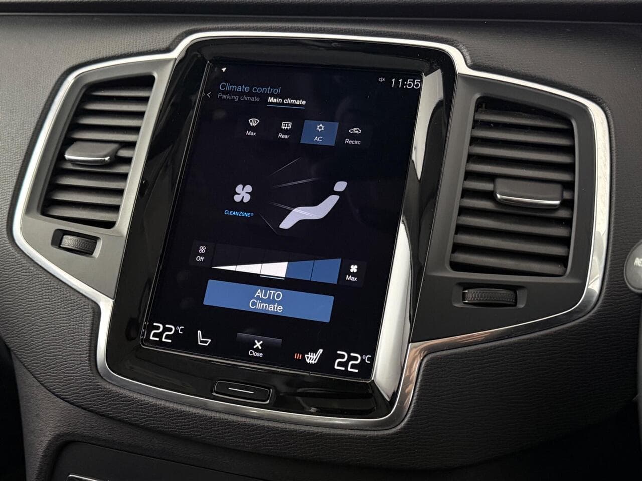 Volvo XC90 thumbnail Infotainment System
