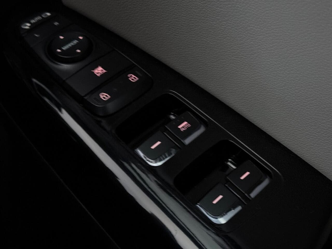 Kia Sportage thumbnail Misc Controls