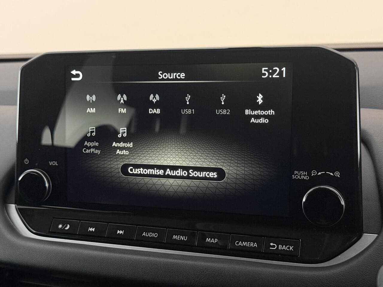 Nissan Qashqai thumbnail Infotainment System