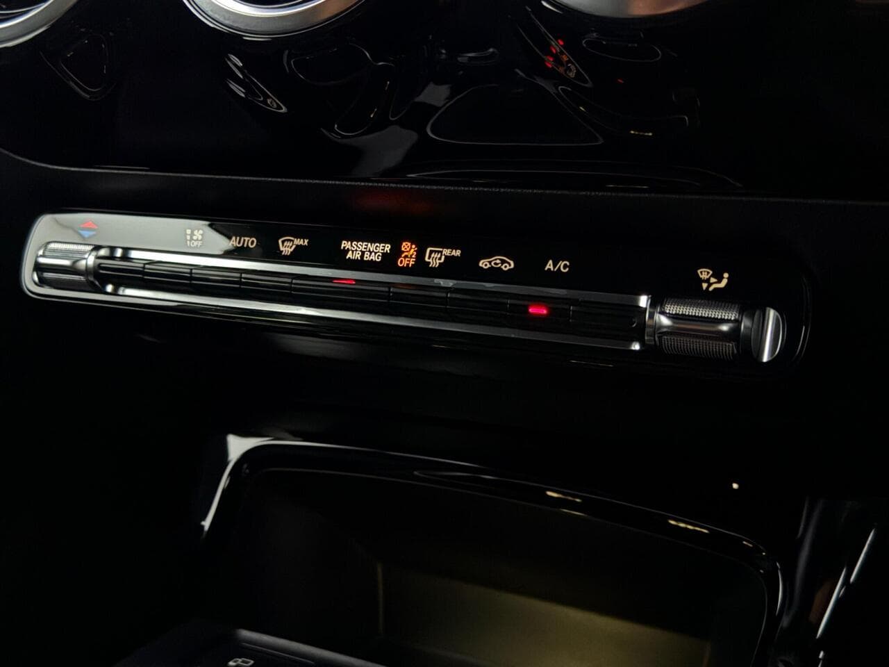 Mercedes-Benz A Class thumbnail Misc Controls