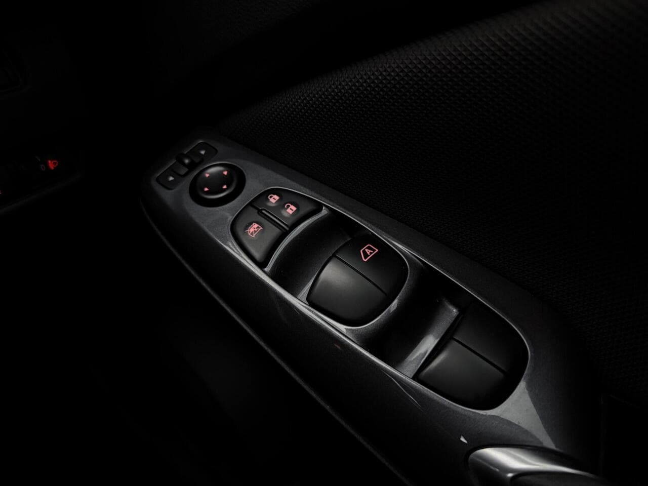 Nissan Juke thumbnail Misc Controls