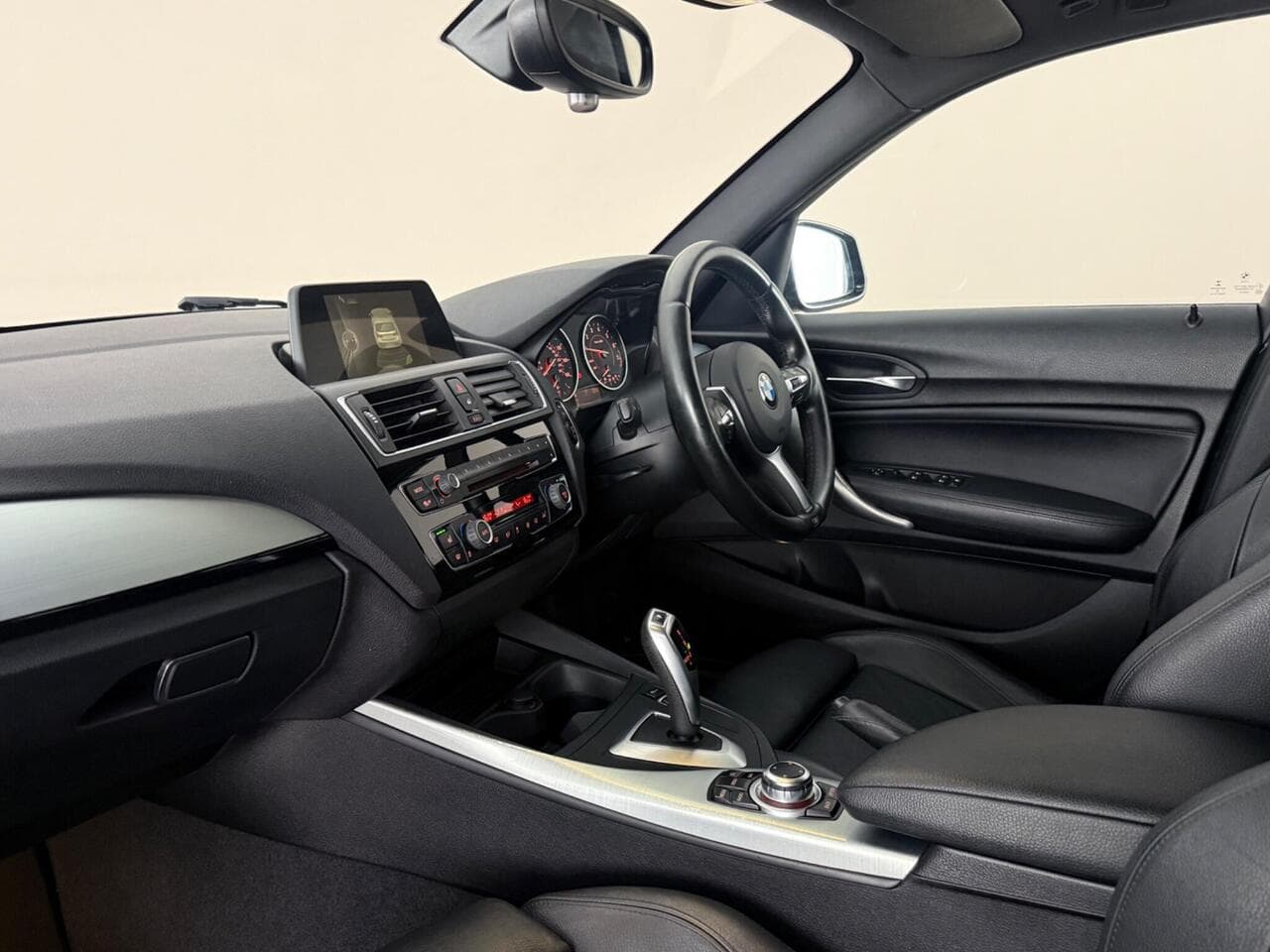 BMW 1 Series thumbnail Interior Front