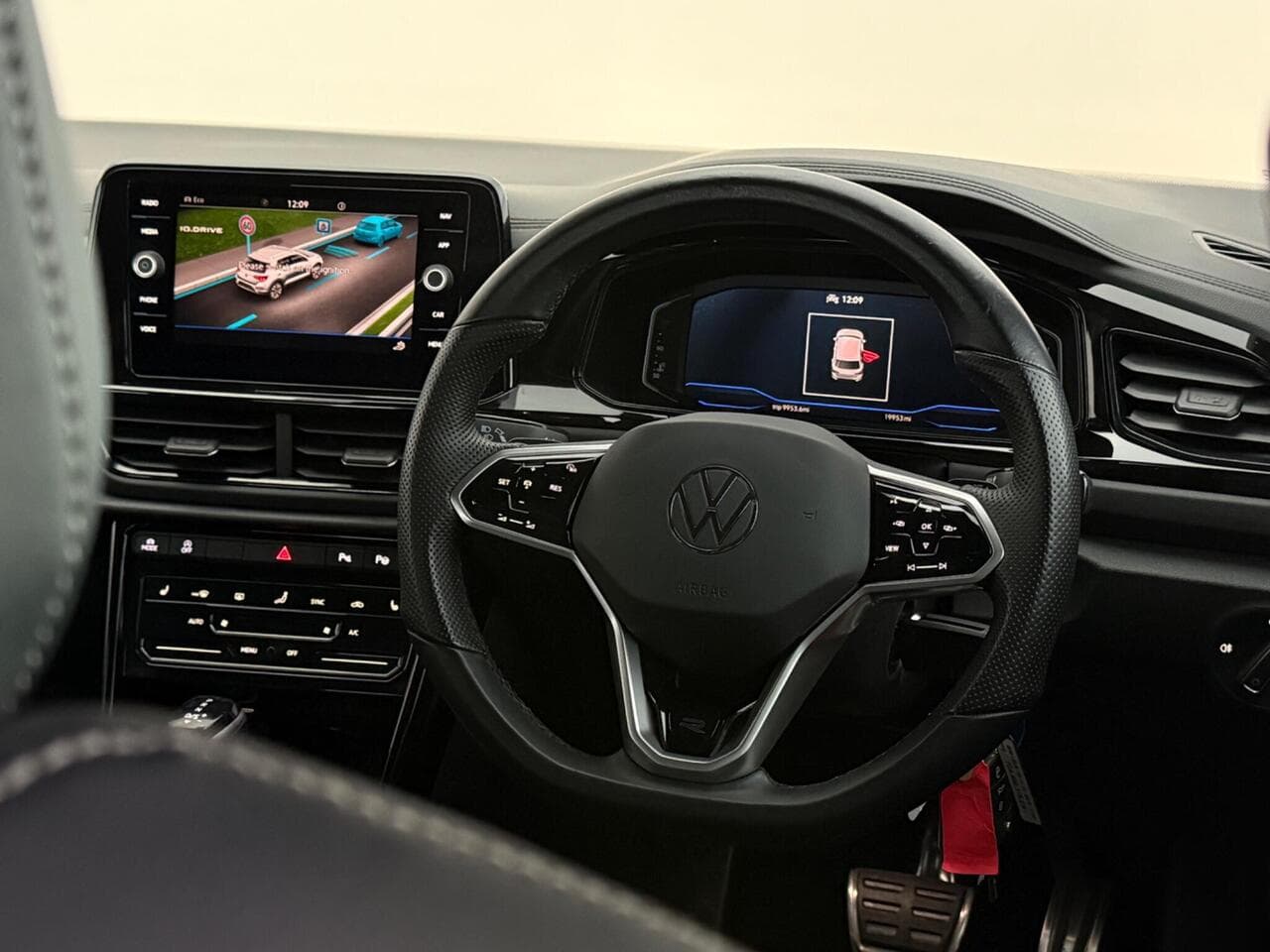Volkswagen T-Roc thumbnail Steering Wheel