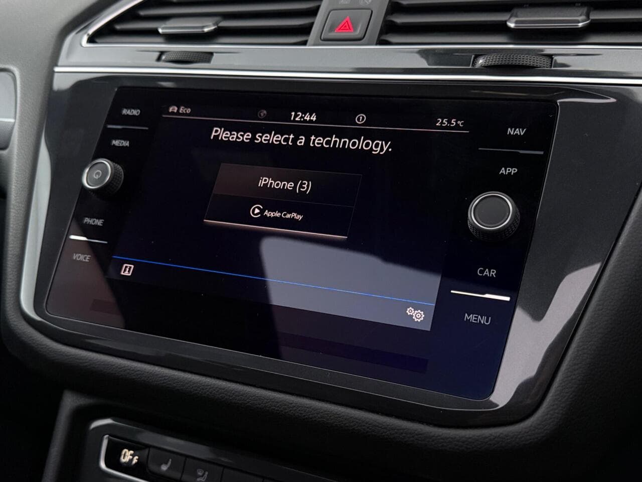 Volkswagen Tiguan Allspace thumbnail Infotainment System