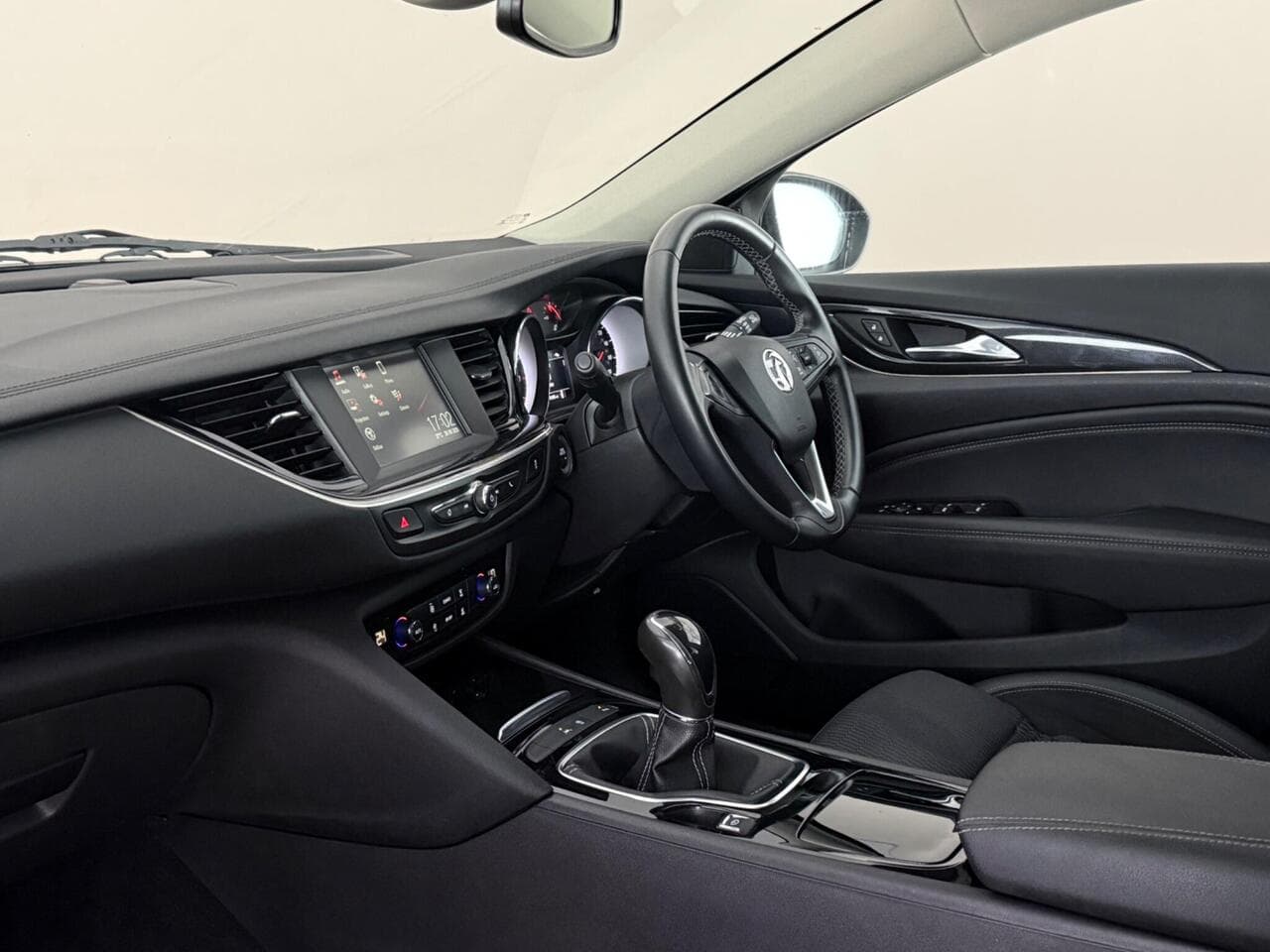 Vauxhall Insignia thumbnail Interior Front