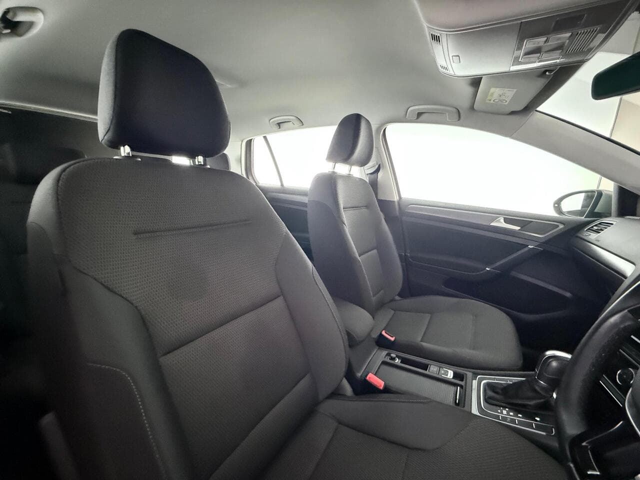 Volkswagen Golf thumbnail Seat Driver