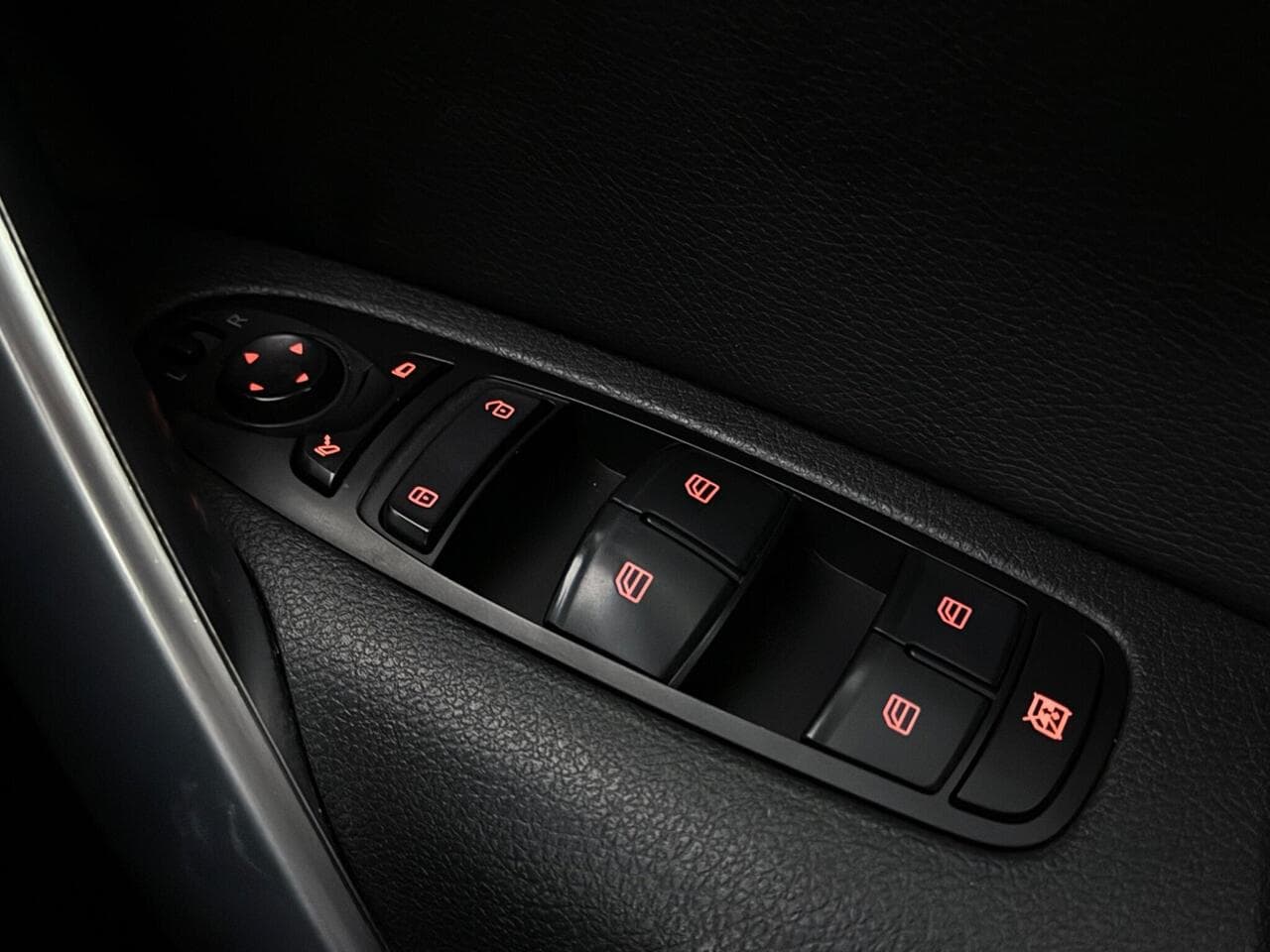 Mercedes-Benz X Class thumbnail Misc Controls