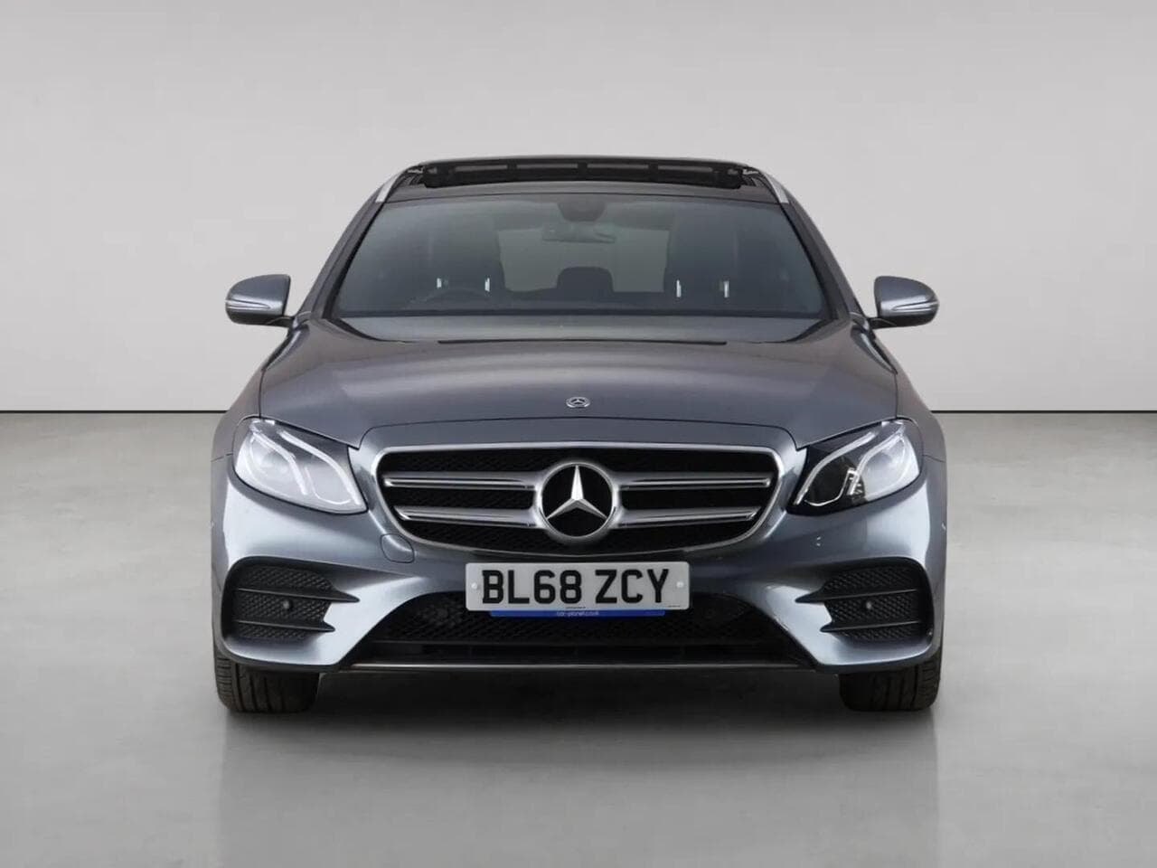 Mercedes-Benz E Class thumbnail Front