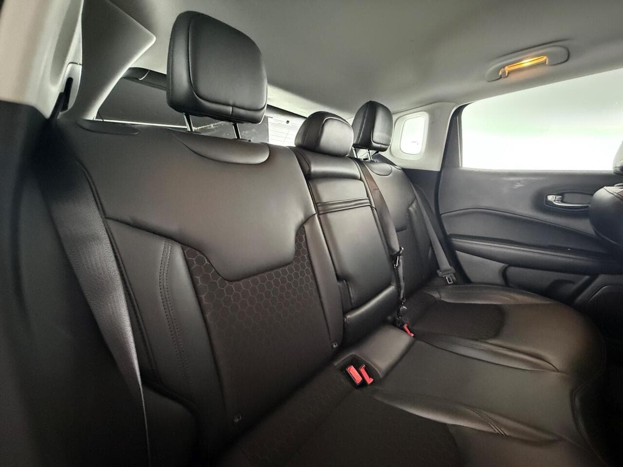 Jeep Compass thumbnail Seats Rear