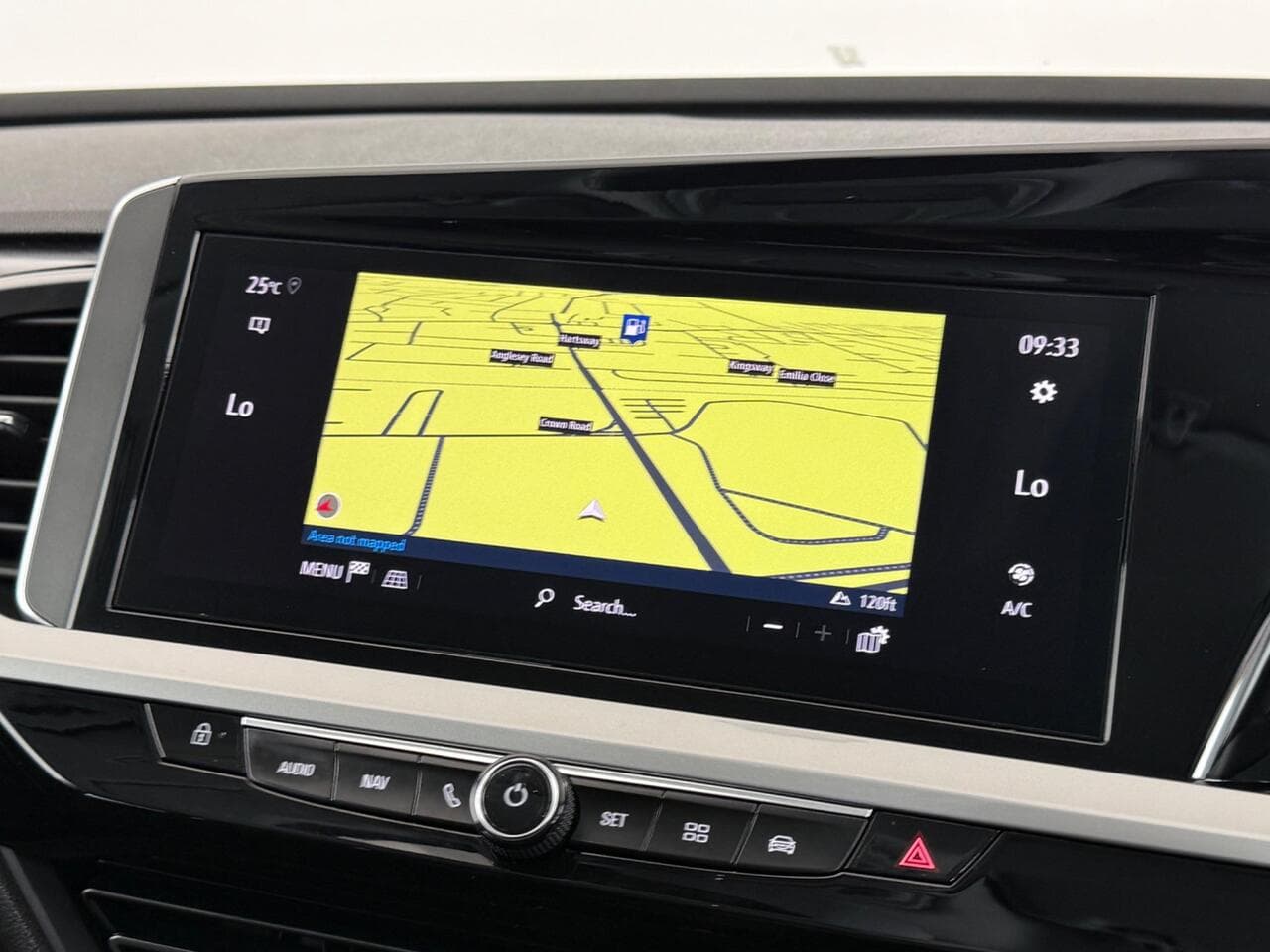 Vauxhall Grandland thumbnail Infotainment System