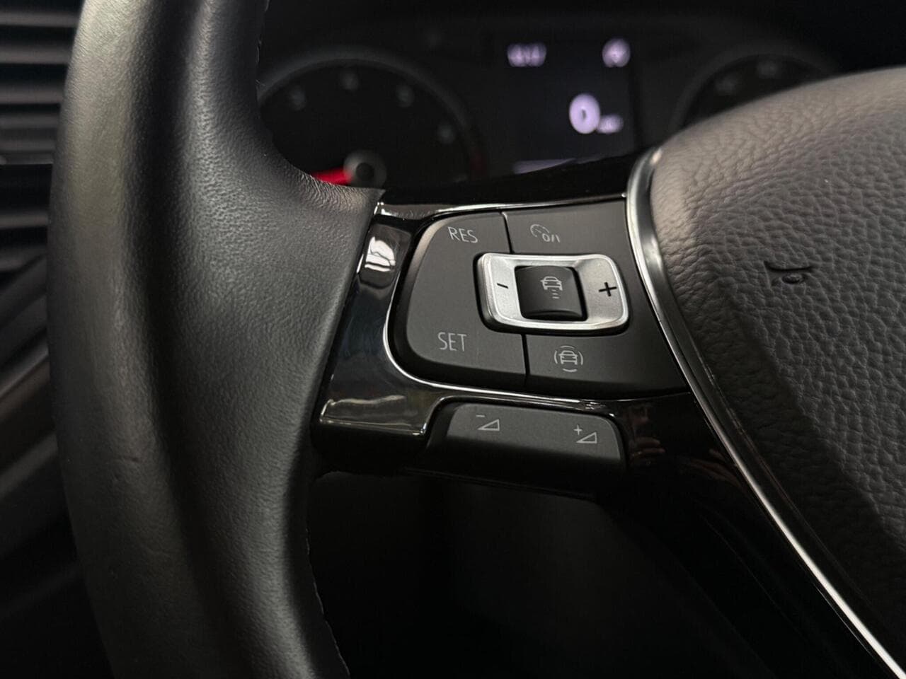 Volkswagen T-Roc thumbnail Misc Controls