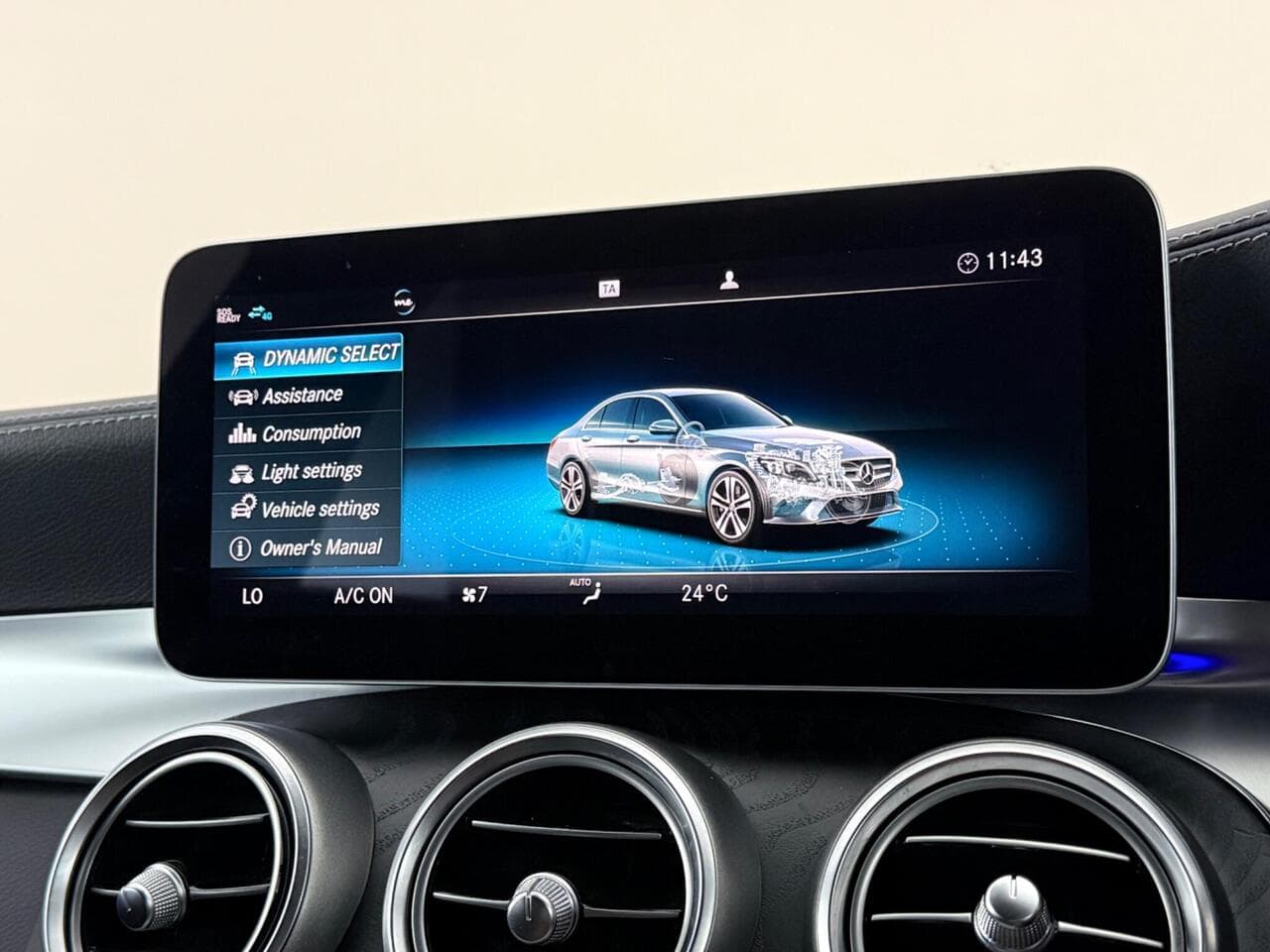 Mercedes-Benz C Class thumbnail Infotainment System