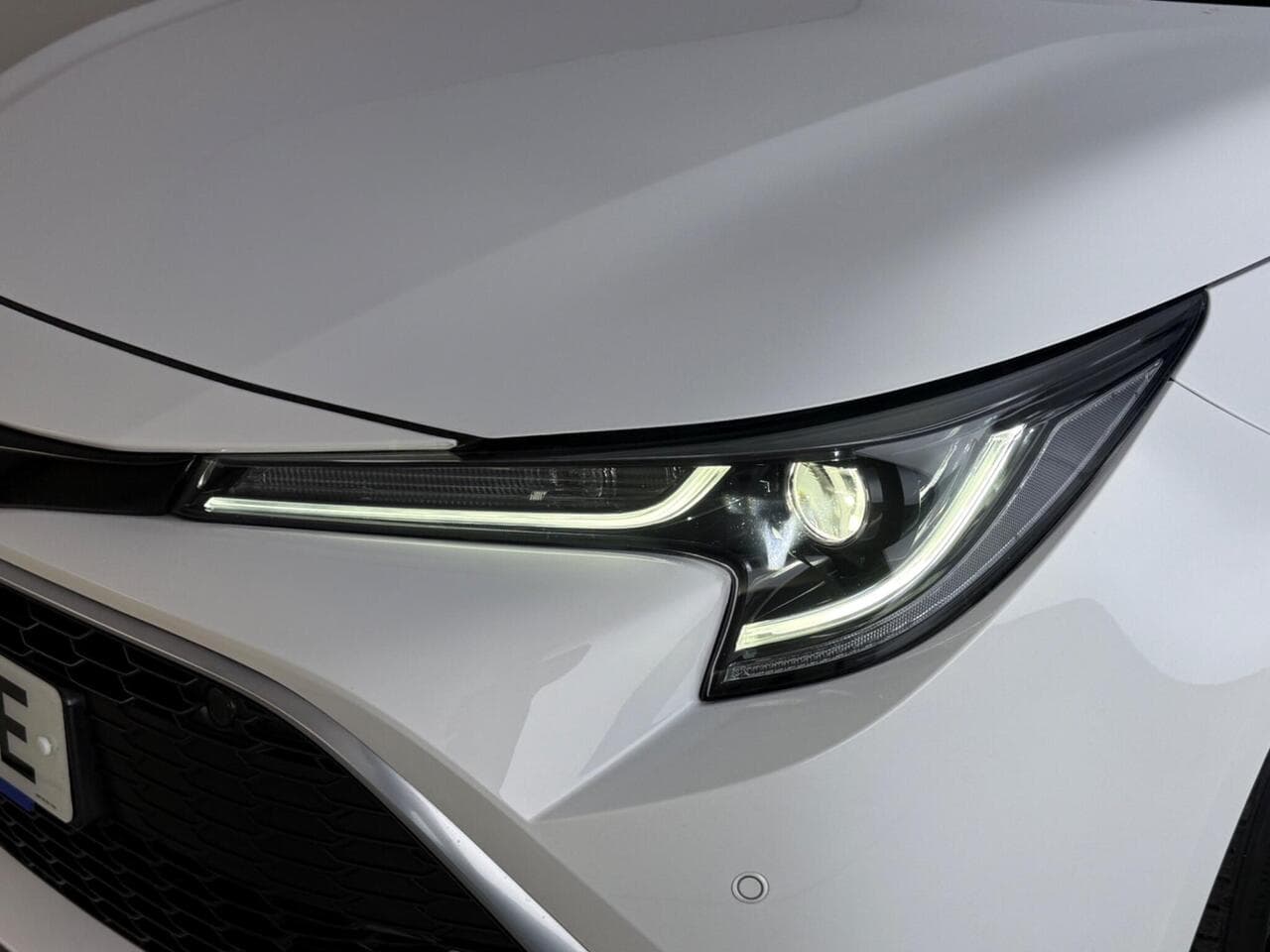 Toyota Corolla thumbnail Badge Exterior