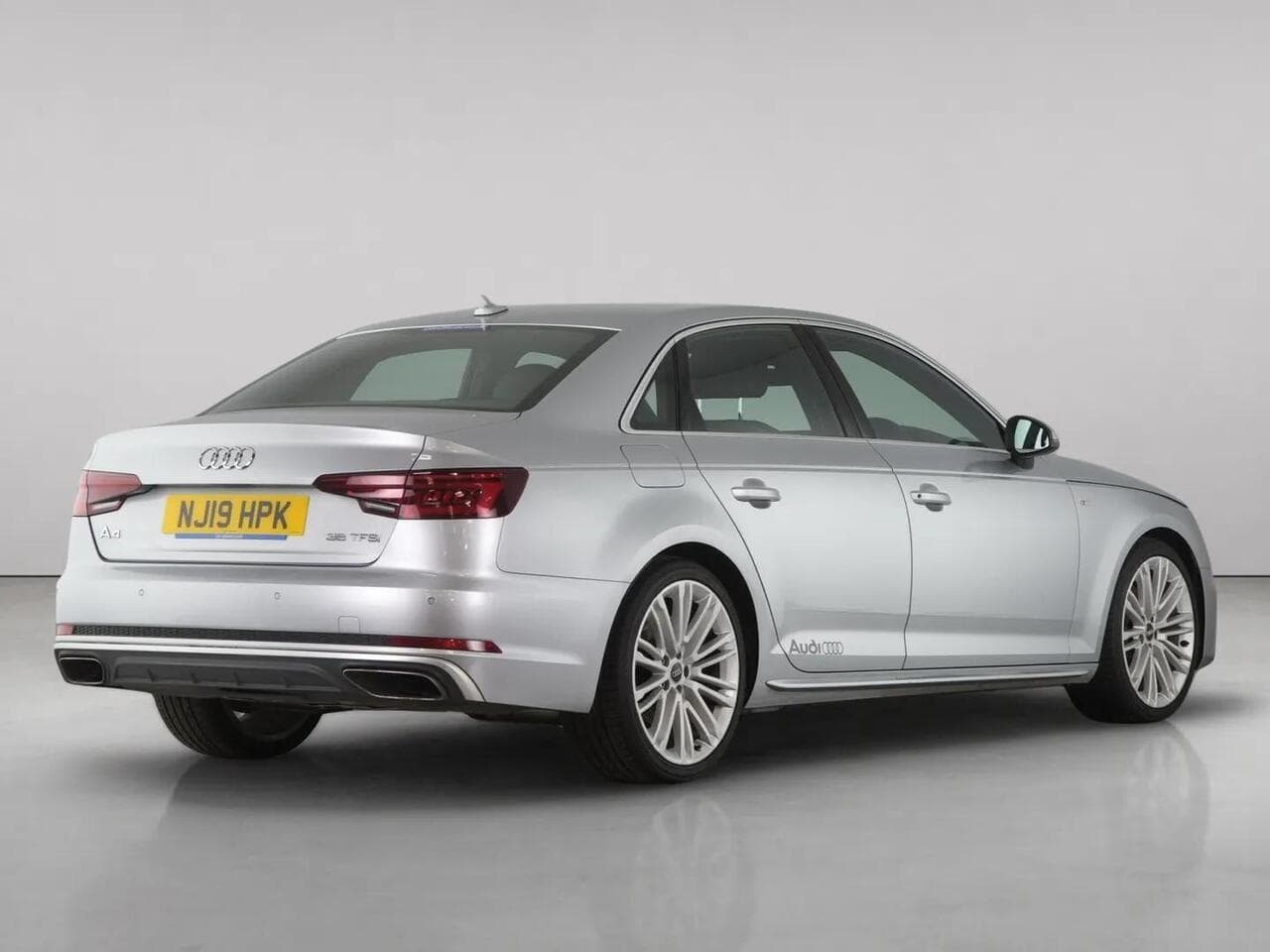 Audi A4 thumbnail Rear Right