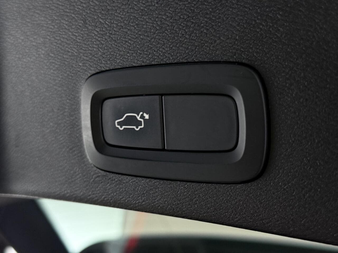 Volvo XC40 thumbnail Misc Controls